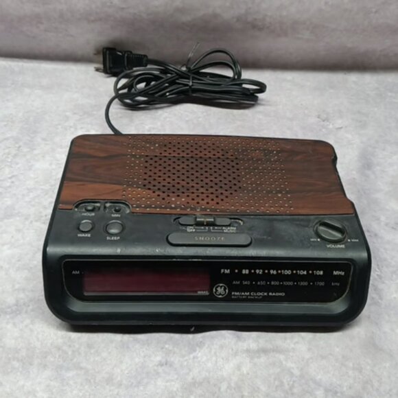 Vintage GE General Electric AM/FM Clock Radio Model 7-4613B TESTED - Picture 5 of 5